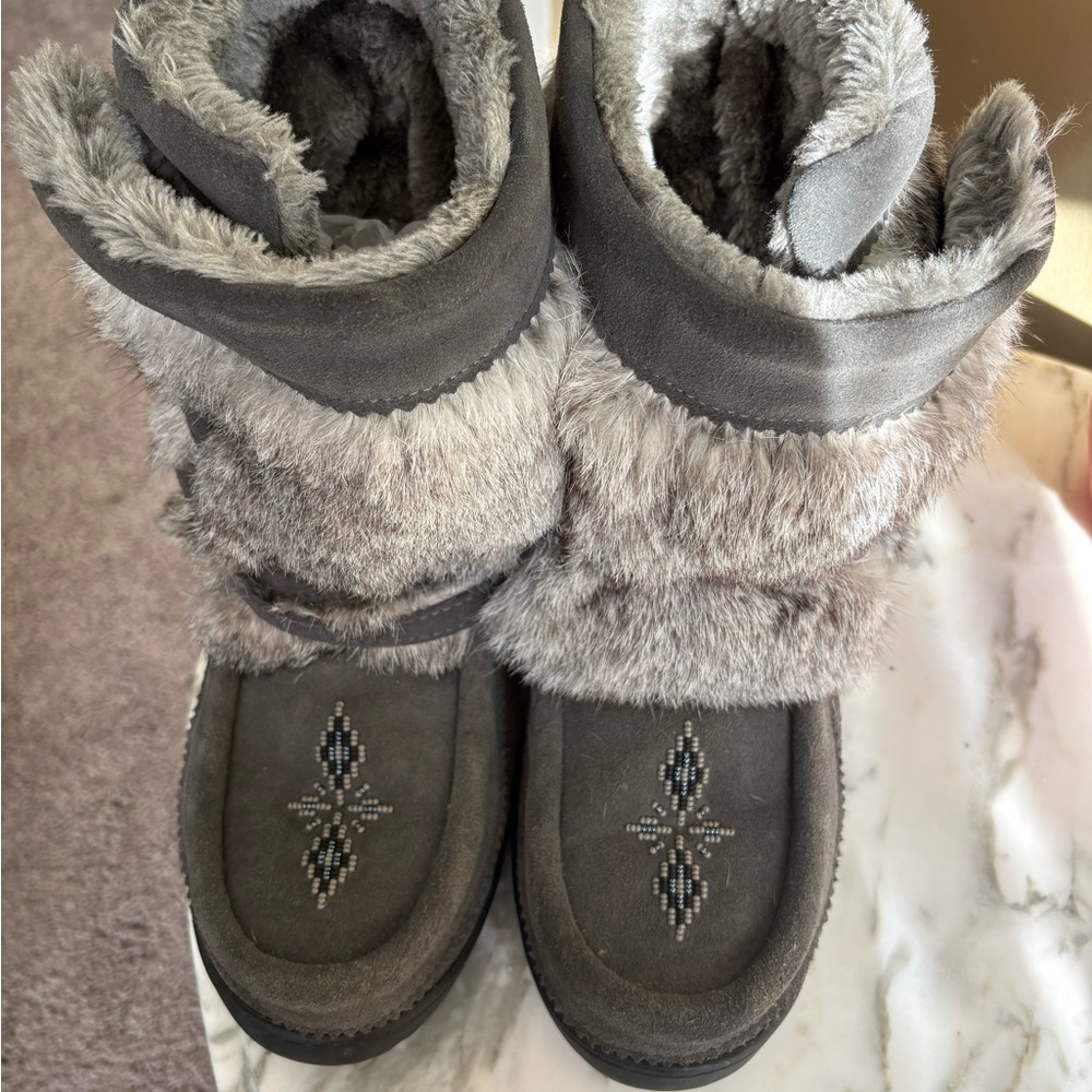 Manitobah Gray Suede Beaded Mukluks Women’s Size 9 - Picture 5 of 9